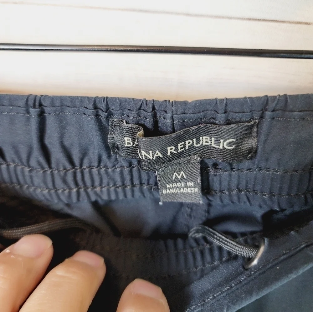 BANANA REPUBLIC NAVY BLUE JOGGERS, SZ MEDIUM